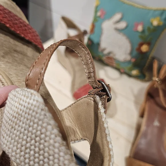 Lucky Brand Women's Wedge Sandals - Picture 7 of 10